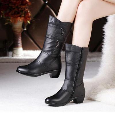 Europäische und amerikanische mittellange Stiefel für Damen 2024 Herbst und Winter Neue Plüsch- und warme Mode-Stiefel mit mittlerem Absatz Plateau Traf