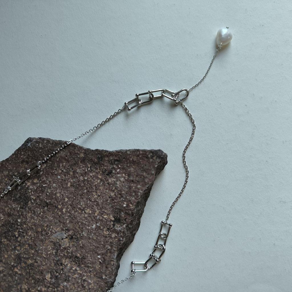 Серебряное колье с натуральным жемчугом барочным, вес изделия 9,93 гр (2185086)