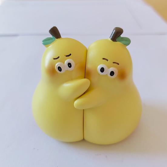 1 Pair Cute Hugging Pear Bookends Resin Pear Book Stand Cartoon Fruit Book Holder