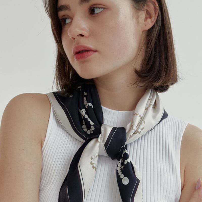 LOVE CHARM Blanc Pearl Square & Bonnie Twilly Scarf