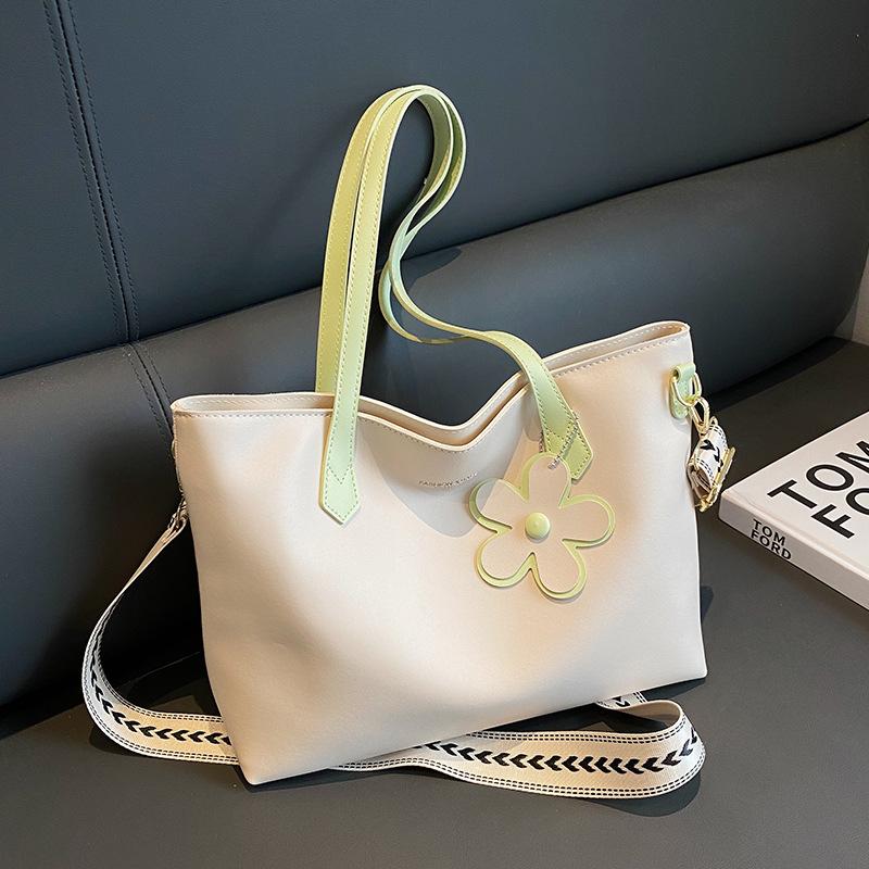 

Large-capacity bag women s summer versatile 2024 new simple broadband messenger bag texture shoulder commuter tote bag No specification зелений