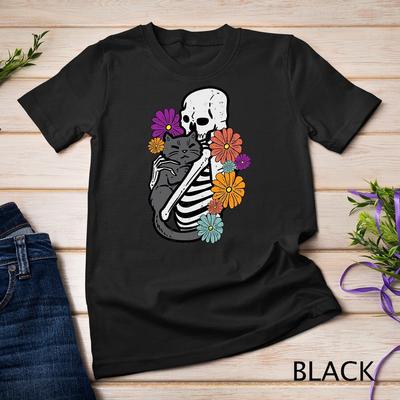 Skelett umarmt schwarze Katze Blumen Halloween Frauen Mädchen T-Shirt Unisex T-Shirt
