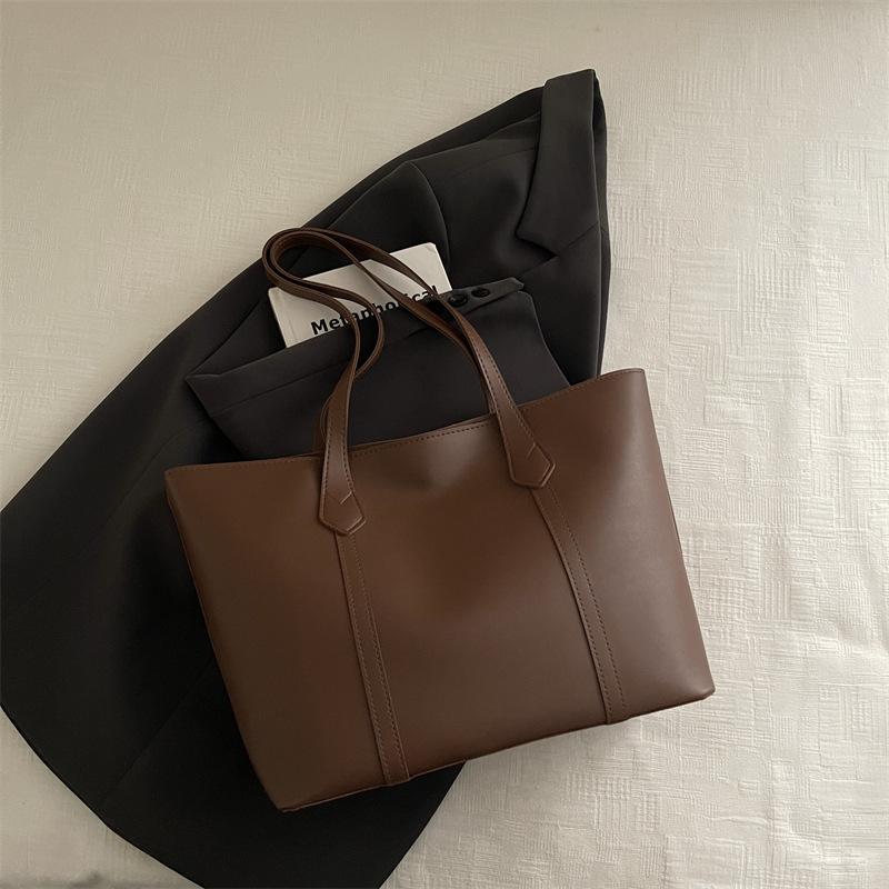 

Women s retro commuter silk scarf handbag new versatile shoulder underarm bag tote bag women s leather коричневий