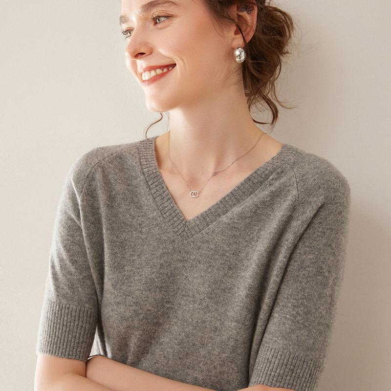 Women's V-Neck Cashmere Knit Five-Sleeve Sweater - Soft, Slim Fit for Spring/Autumn