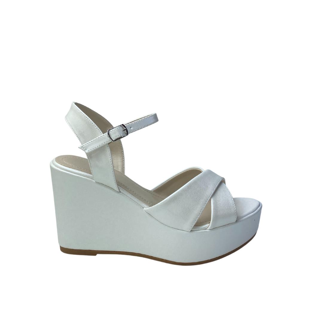 

Женские сандалии из веганской кожи