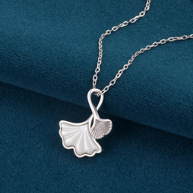 S925 Sterling Silver Ginkgo Leaf Necklace for Women: Three Lives Apricot Light, Luxurious, and Versatile High-End Clavicle Chain.