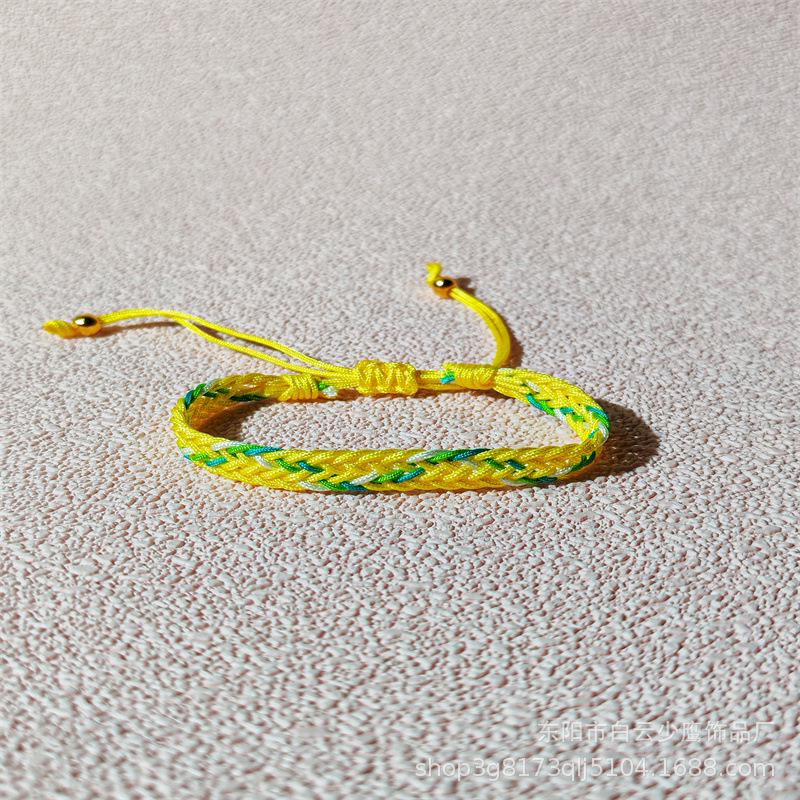 Handgefertigtes künstlerisches verstellbares Armband im nationalen Stil, gewebt