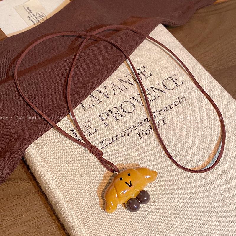 

Croissant croissant pendant necklace women s niche sweater chain alkaline water bread pendant autumn and winter