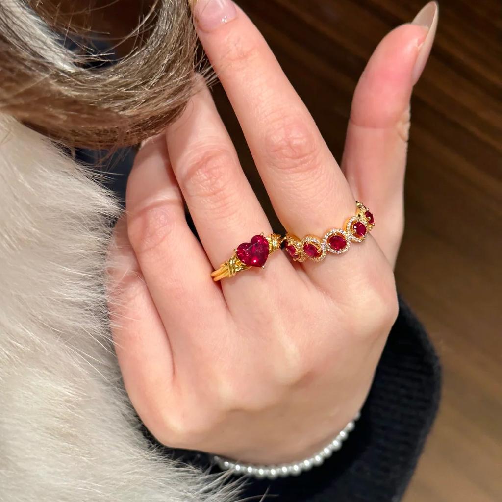 2026 Medieval High Carbon Diamond Small Red Heart Ring Fashionable Light Luxury Diamond-encrusted Red Corundum Heart-pounding Diamond Ring Women