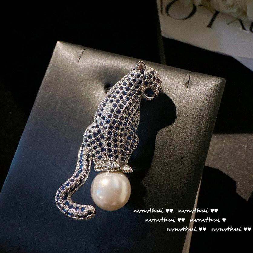 Sri Lanka Sapphire Cheetah Brooch Vintage Plated 18K Gold, Curved Cheetah Zircon Pearl Brooch