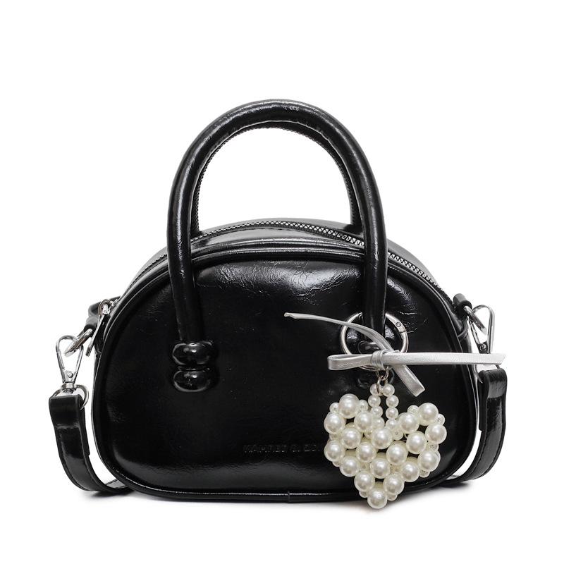 Korean version of the hot-selling cream style portable bowling bag, girls' fashion and advanced sense, foreign style versatile simple messenger bag