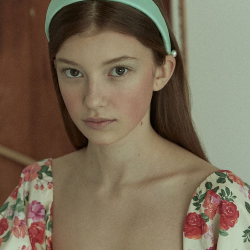 

Элизабет Моментс Мятно-зеленый атласный ободок Wide 4cm with Pearl