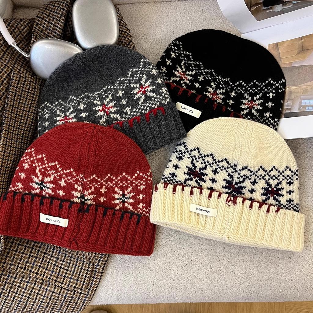Retro Fair Isle Jacquard Woolen Hat for Men and Women in Autumn and Winter Versatile Face Showing Small Warm Ear Protection Cap