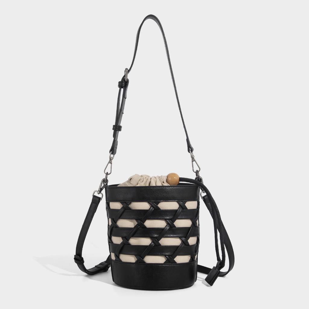 Niche High-End Fashion Woven Hollow Bucket Bag 2025 New Crossbody Bag Trendy Simple Personality Single Shoulder Women's Bag