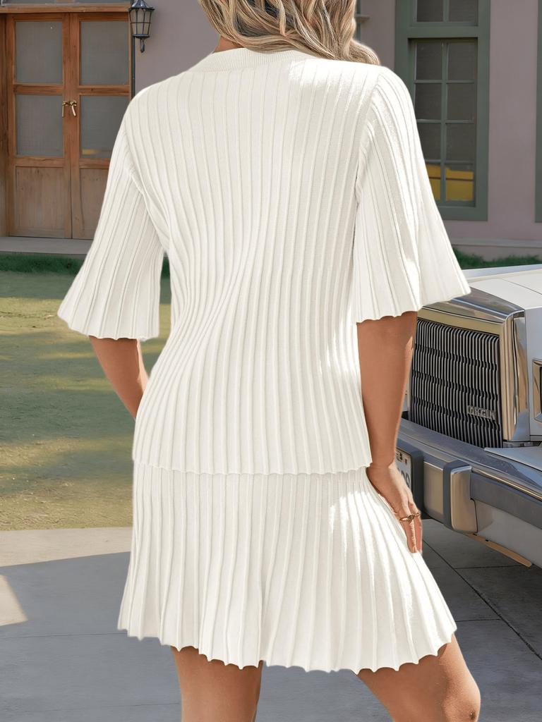 Completo estivo da donna a costine due pezzi: top a mezza manica e gonna plissettata