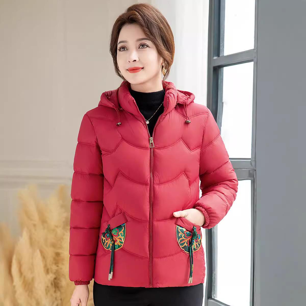 

Женская куртка-парка с вышивкой, зимняя, женская, большого размера 5XL, хлопковая с наполнителем, корейский наряд для мамы, верхняя одежда из пуха и хлопка 170 вино красного