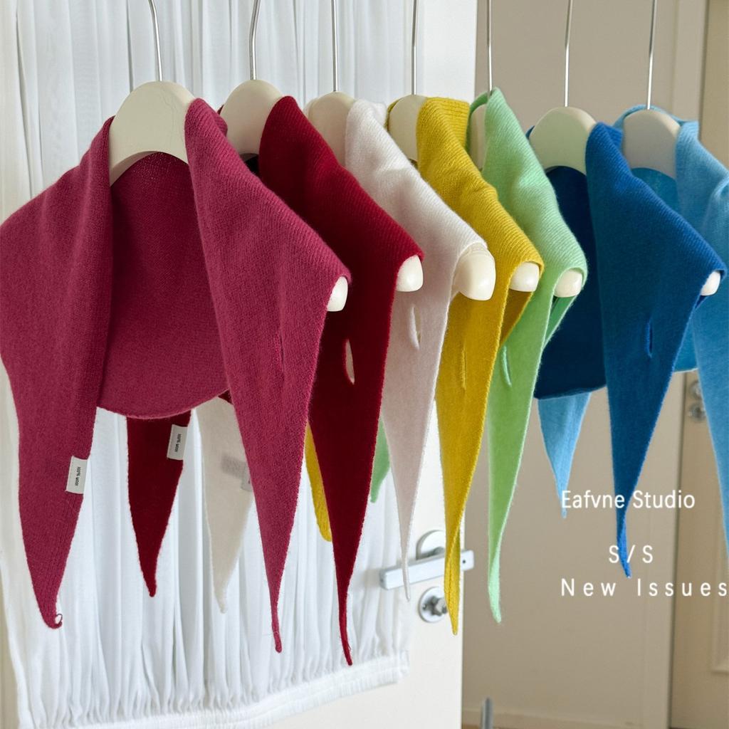 A Versatile and Warm Neckerchief Headscarf Shawl and Scarf for Women in Autumn and Winter