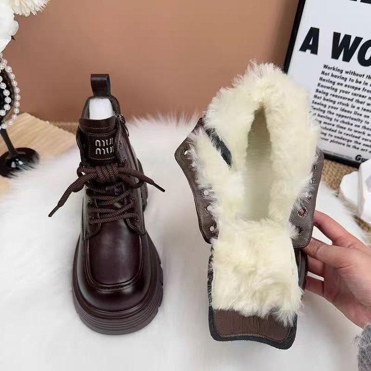 Small man increases height British fried street short boots autumn and winter new thick heel showing feet small velvet Martin boots