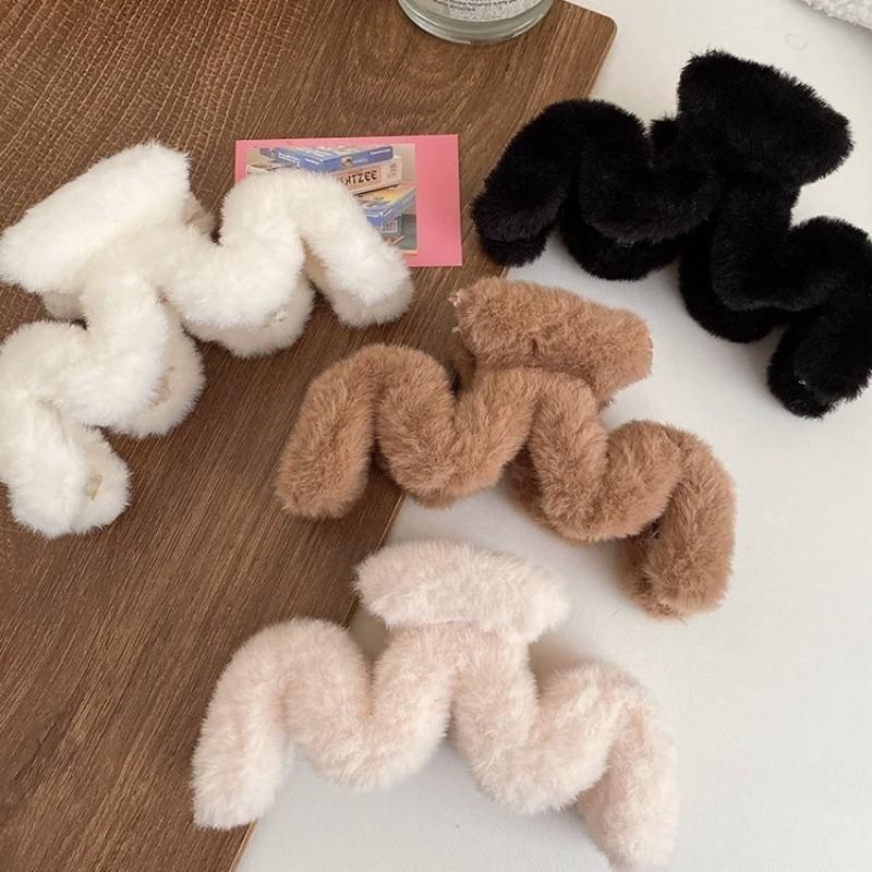 Oversized Plush Hair Clip Women Autumn Winter Wavy Hair Shark Clip Elegant Hair Accessories