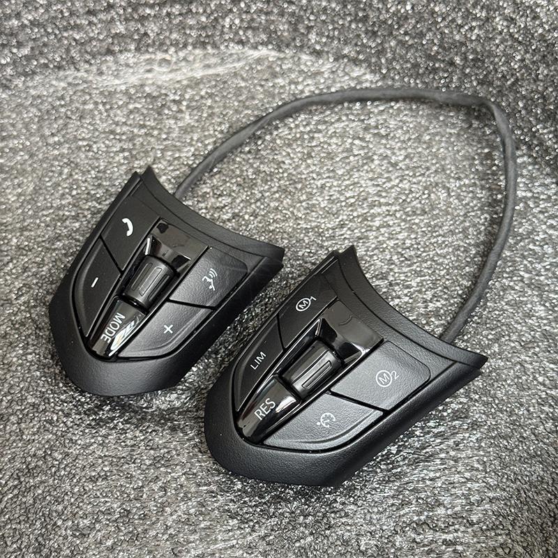 Suitable for BMW M Sport D-type steering wheel black buttons F40 M135i F87 M2 F80 M3 F82 M4 X3 M X4 M F85 X5 red and bluebuttons 1