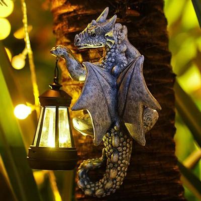 Dračí strom Hugger se solární lucernou Odolný vůči povětrnostním vlivům Venkovní Zahrada Dvůr Cesta Patio Trávník Pryskyřice Dračí figurka Socha Dekorace Ornament