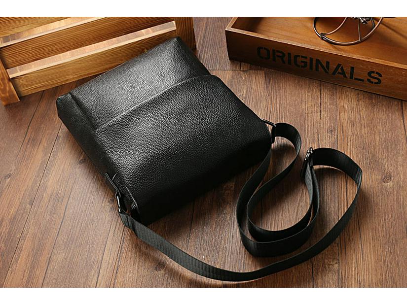 Pánská taška přes tělo z pravé kůže, vertikální, přes rameno - hovězí kůže s liči vzorem, ležérní móda.