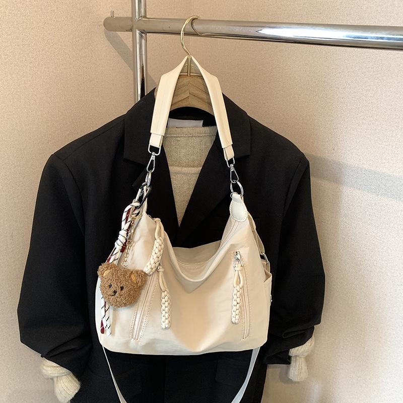 Premium casual messenger bag women's summer 2025 new large-capacity commuter bag niche single shoulder armpit tote bag