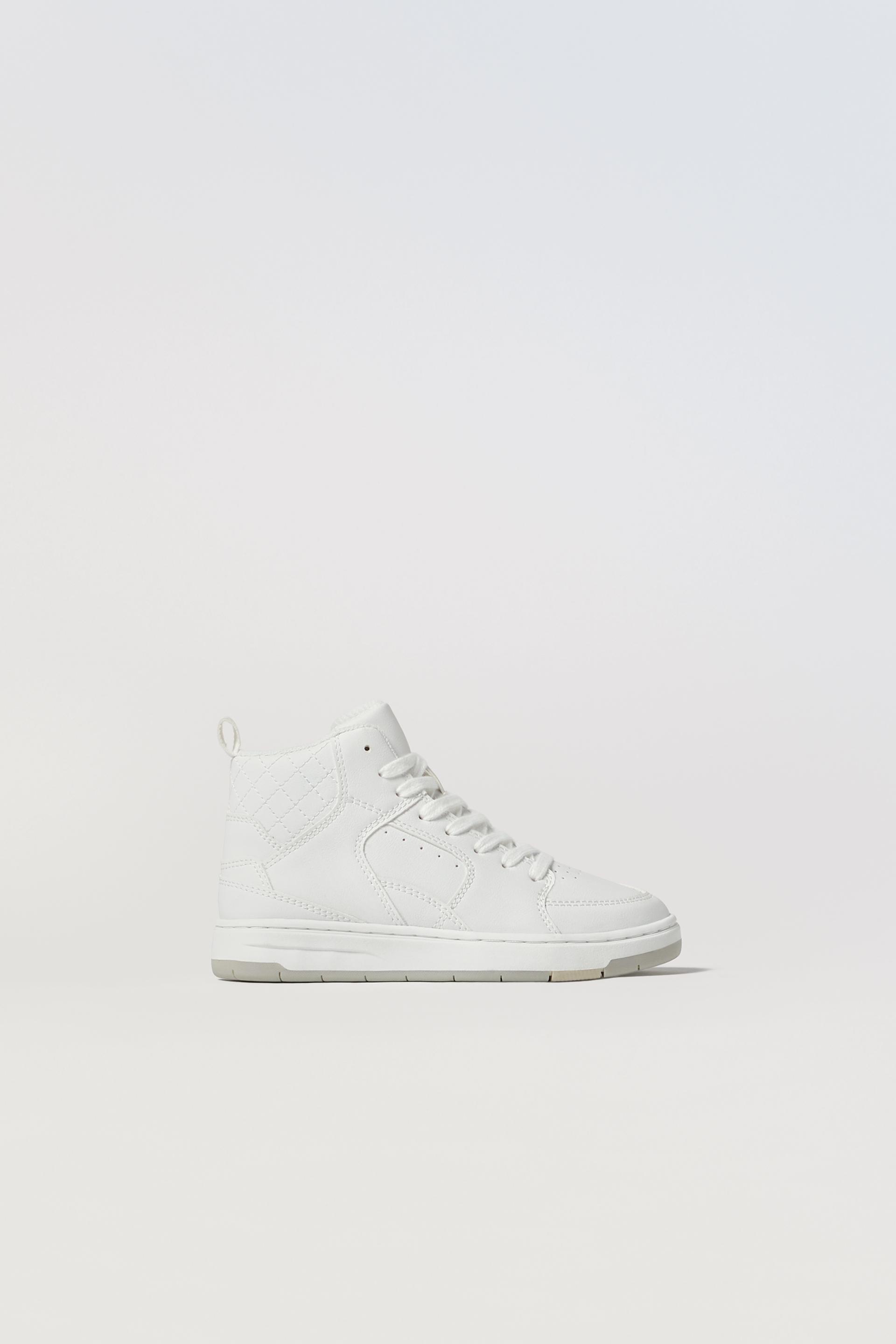 

ВЫСОКИЕ КРОССОВКИ BASIC