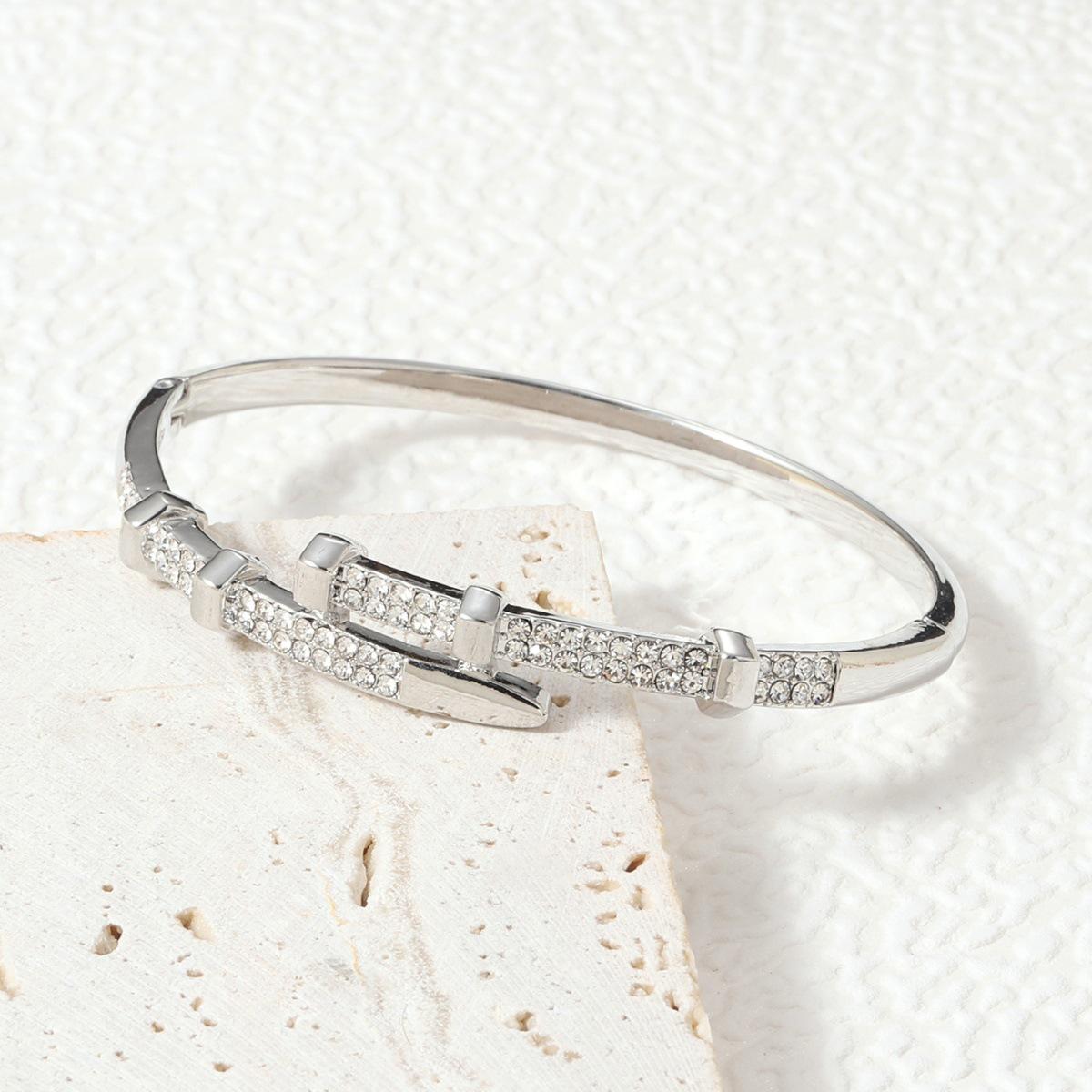 

Регулируемый винтажный браслет-цветок с зелеными бриллиантами для женщин