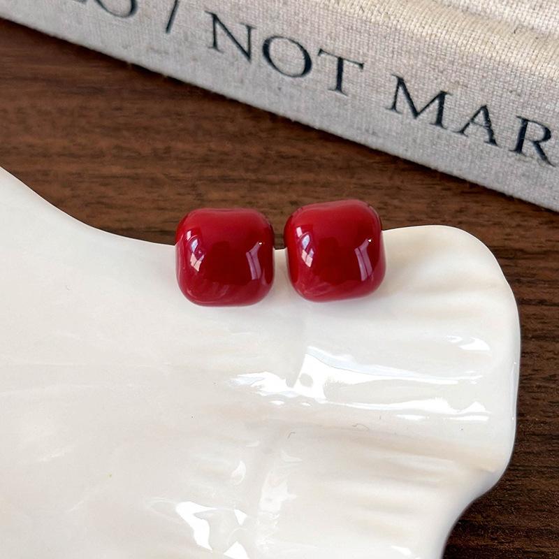 

Ретро прості білі та червоні сережки, що відповідають темпераменту, модні любовні сережки, легкі розкішні високоякісні почуття, темперамент жінки 1.2cm Яскраво-рожевий