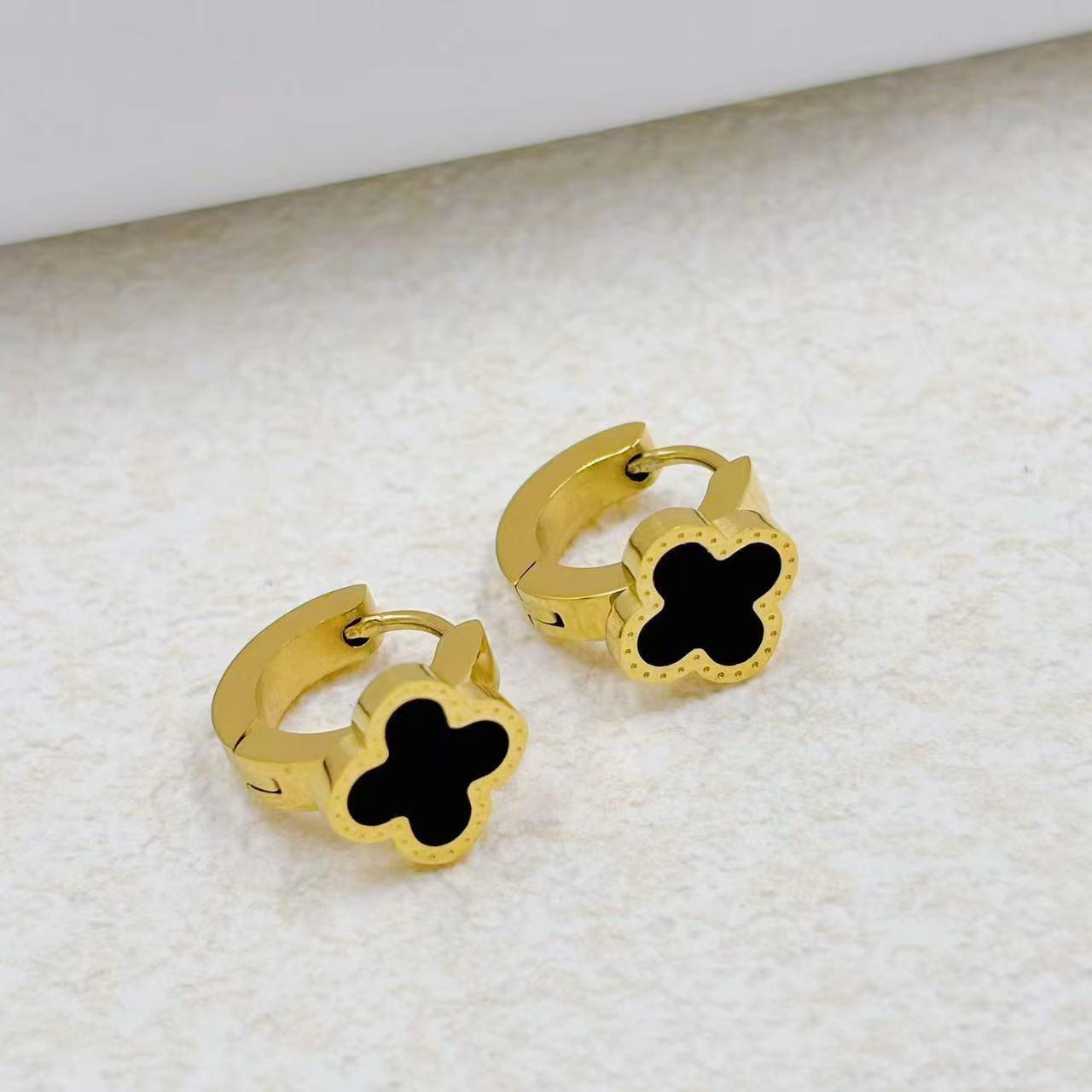 Серьги Advanced Four Leaf Clover с невыцветающими застежками и серьгами из титановой стали