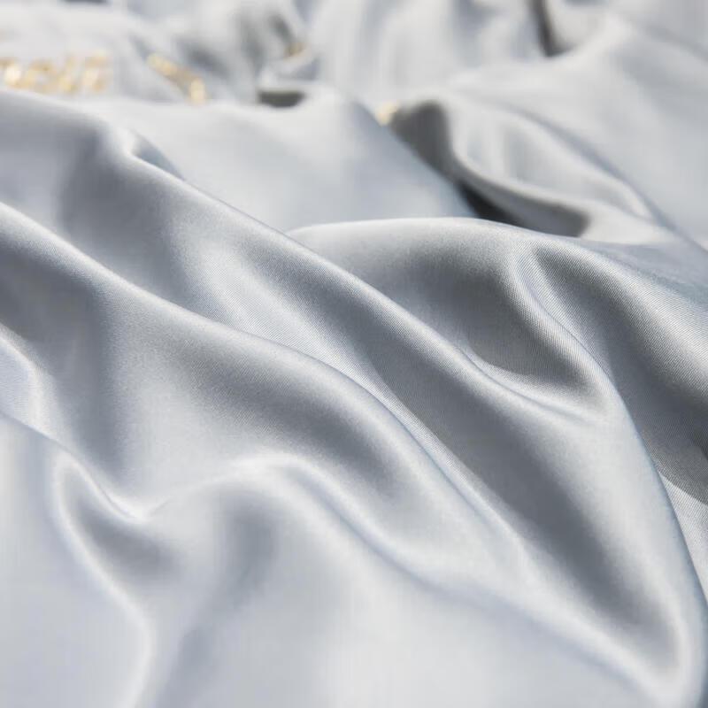 Nanjiren Sateen Silk-Feel 4-Piece Bedding Set