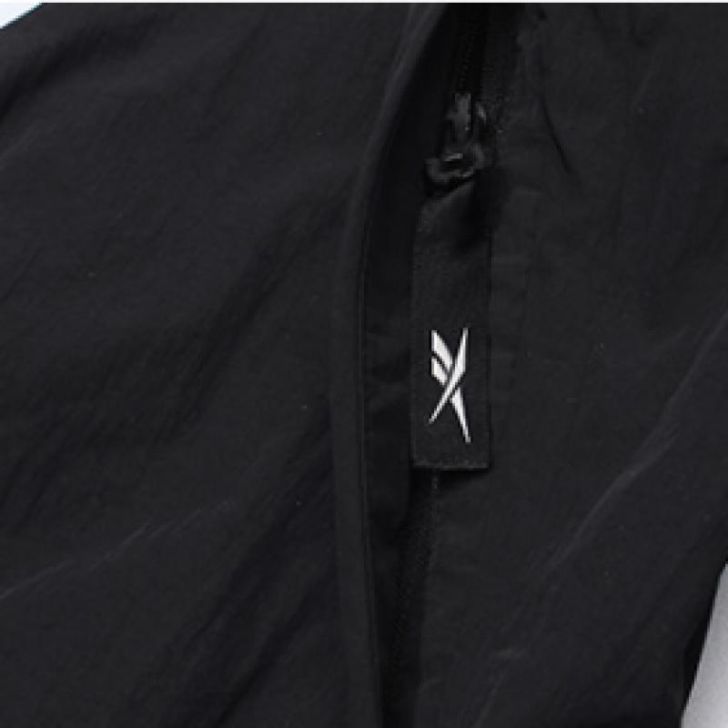 Reebok Essential Circle Lightweight Windbreaker