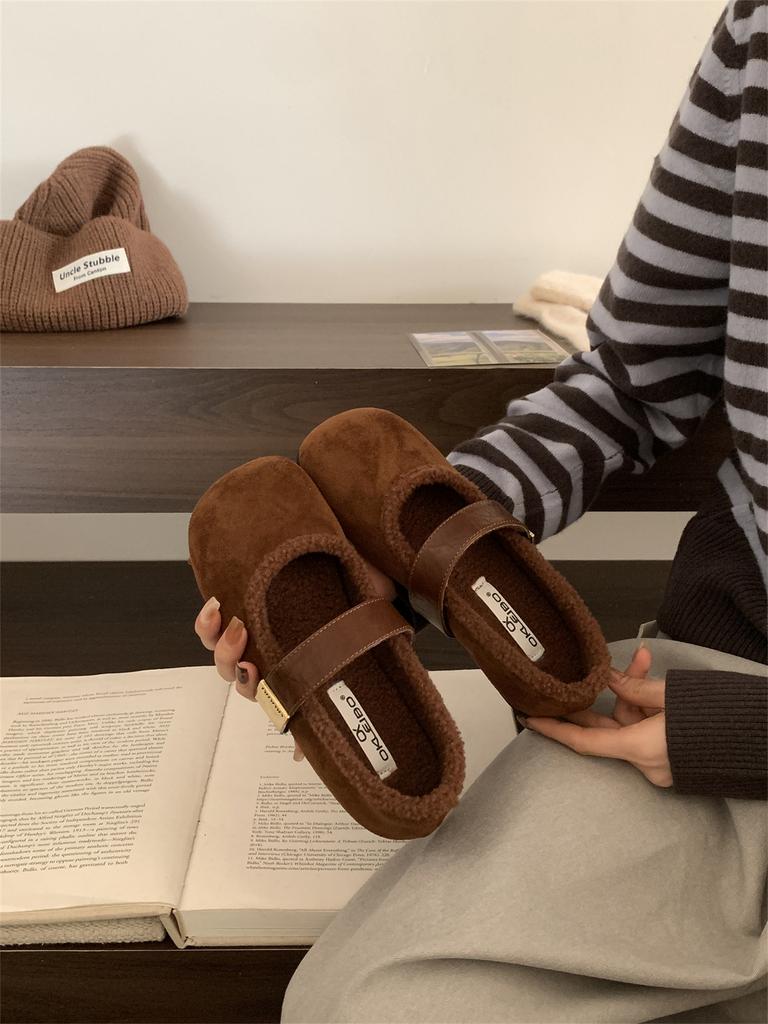 Niche Retro Brown Suede Flat-bottomed Plush Shoes Women's Winter New Split-toed Pig's Trotters Fashionable Mary Jane Shoes