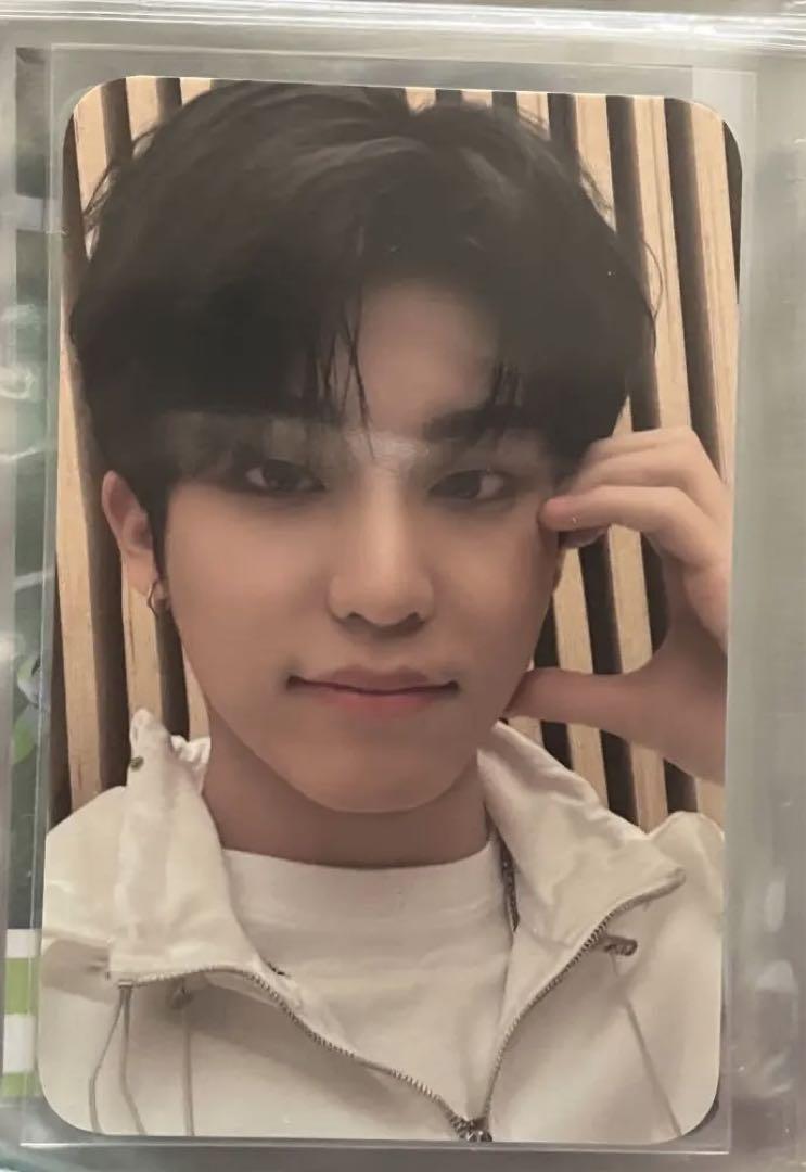 

[Б/У] Поп-ап карточка для трейдинга Treasure Jungwoo