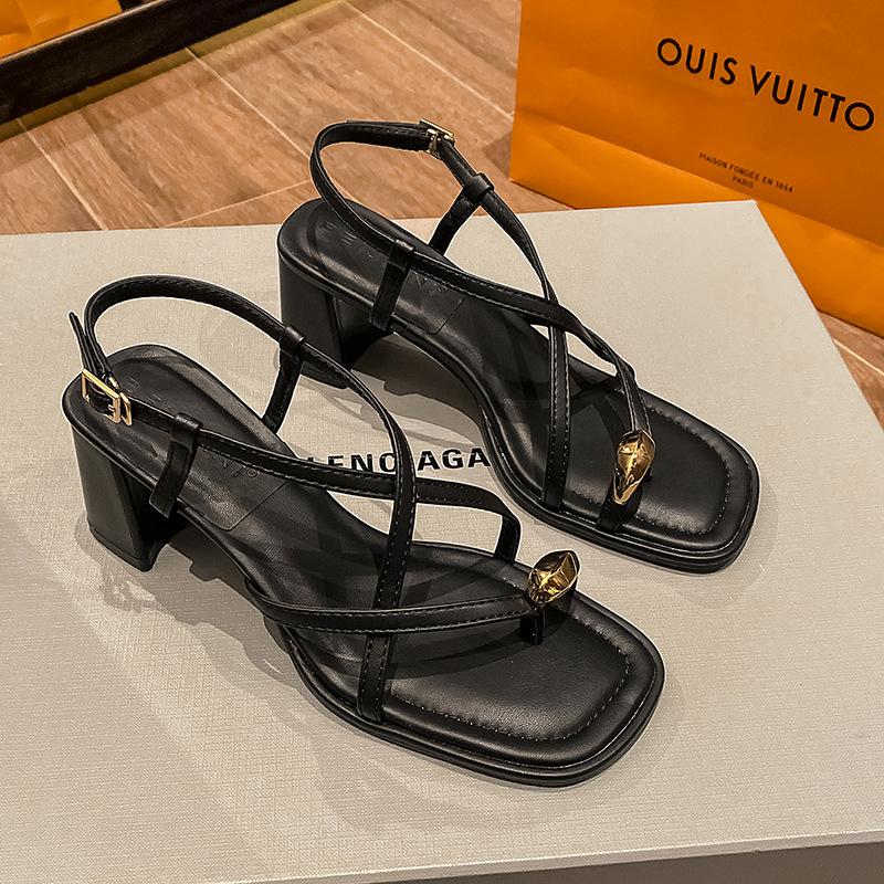 Europe and America Metal Decoration Thick with Clamping Sandals 2024 New Fashion Casual Sandal High Heels Female Summertime