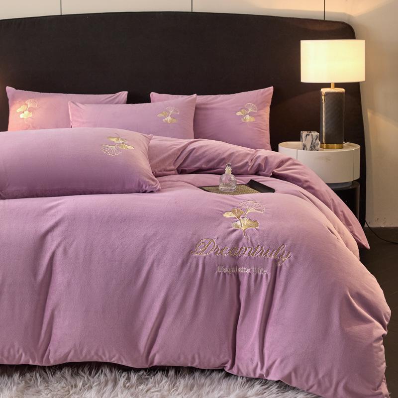 Plush Coral Fleece Winter Bedding Set: Thickened Velvet Duvet Cover, Flannel Bed Sheet, and Pillowcases