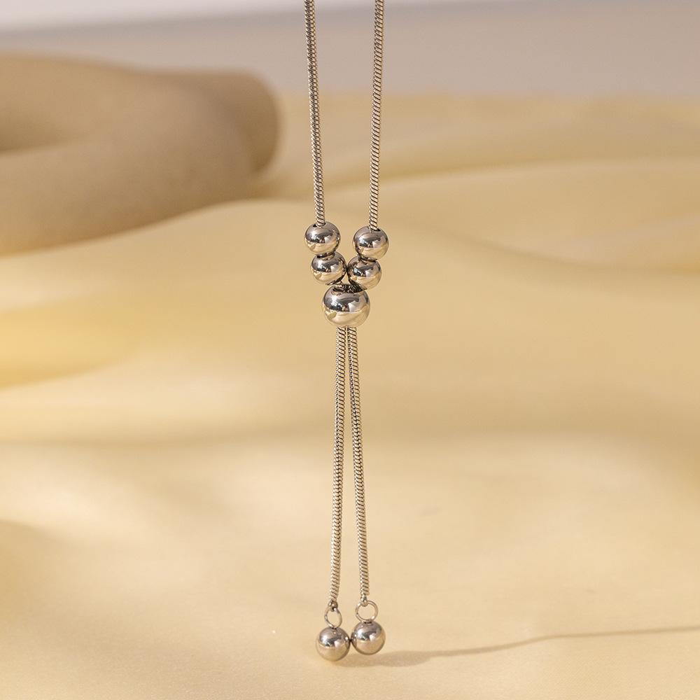 Stainless Steel Heart-Shaped Pendant Necklaces for Women Ladies Elegant and Exquisite Hollow Long Necklaces Jewelry Accessories