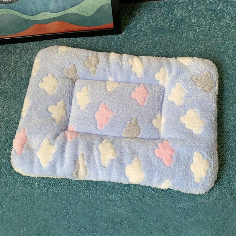 Warm Flannel Pet Mat for Dogs Cats Soft Fleece Blanket Pad Cozy Sleeping Bed Puppies Kittens Puppy Kitten Cushion Pet Accessorie