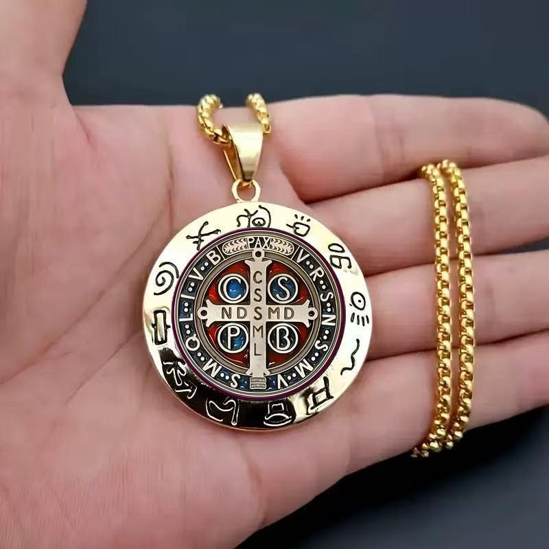 Naszyjnik z wisiorkiem Medalik Świętego Benedykta Vintage Gotycki Krzyż Egzorcystyczny Amulet Stal Nierdzewna Moneta Choker Biżuteria dla Mężczyzn Kobiet brown