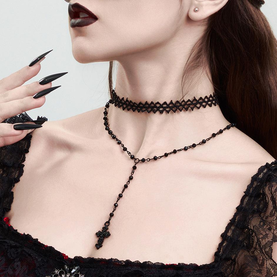 Vintage sweet and cool black love heart pendant collar, Spice Girl lace crescent moon tassel double necklace.
