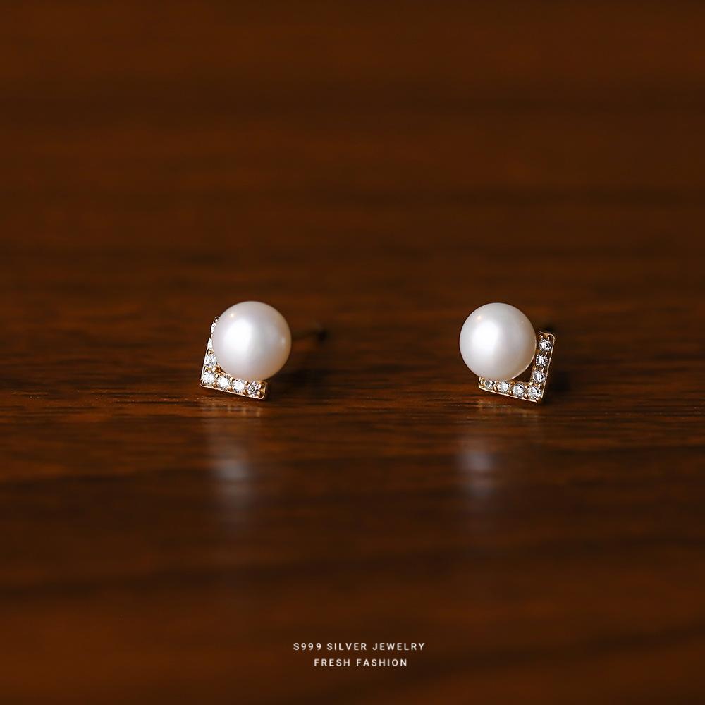 

999 Sterling Silver V-shaped Inlaid Zircon Natural Pearls Stud Earrings for Women French Vintage Romantic Jewelry золотий
