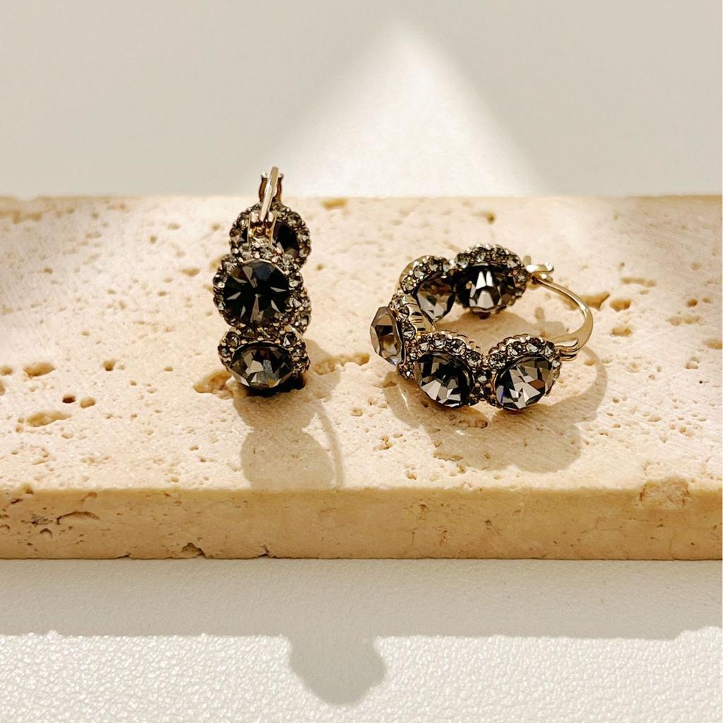 High-end Artificial Crystal Electroplated Brass Ear Buckles Are Elegant, Light Luxury and Niche Design Accessories