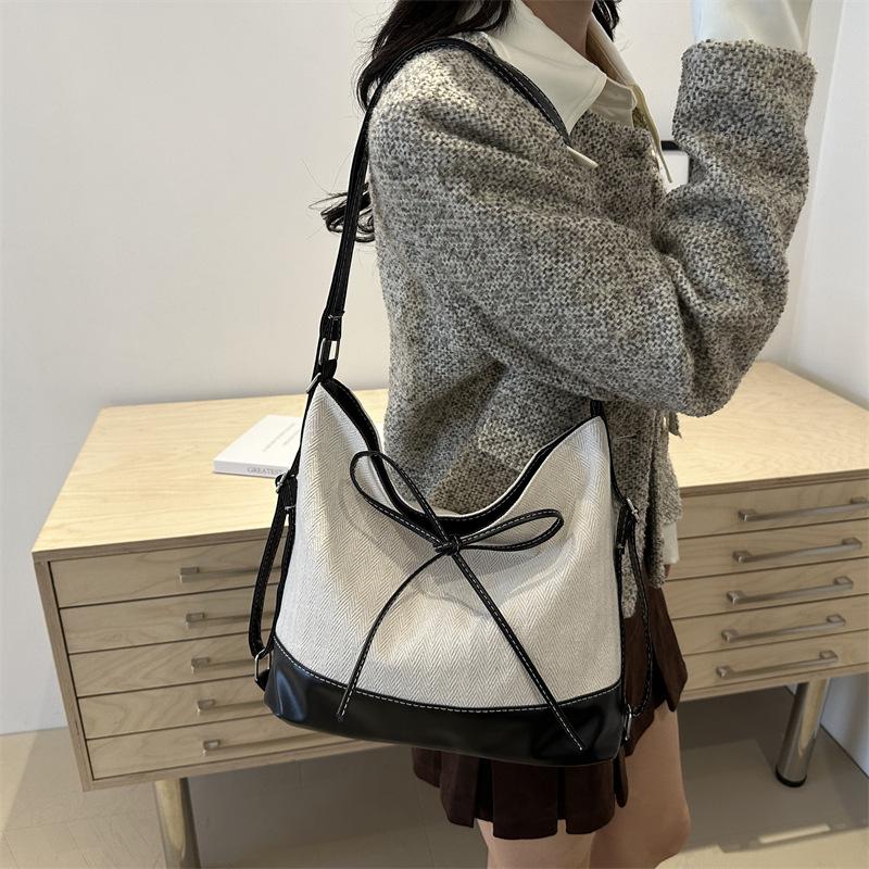 Large Capacity Canvas Bag for Women's Autumn New One Shoulder Crossbody Bag Simple Casual Commuting Tote Bag