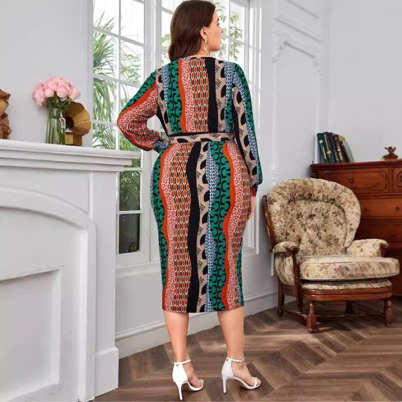 Осеннее женское платье с V-образным вырезом и длинными рукавами — фото 5