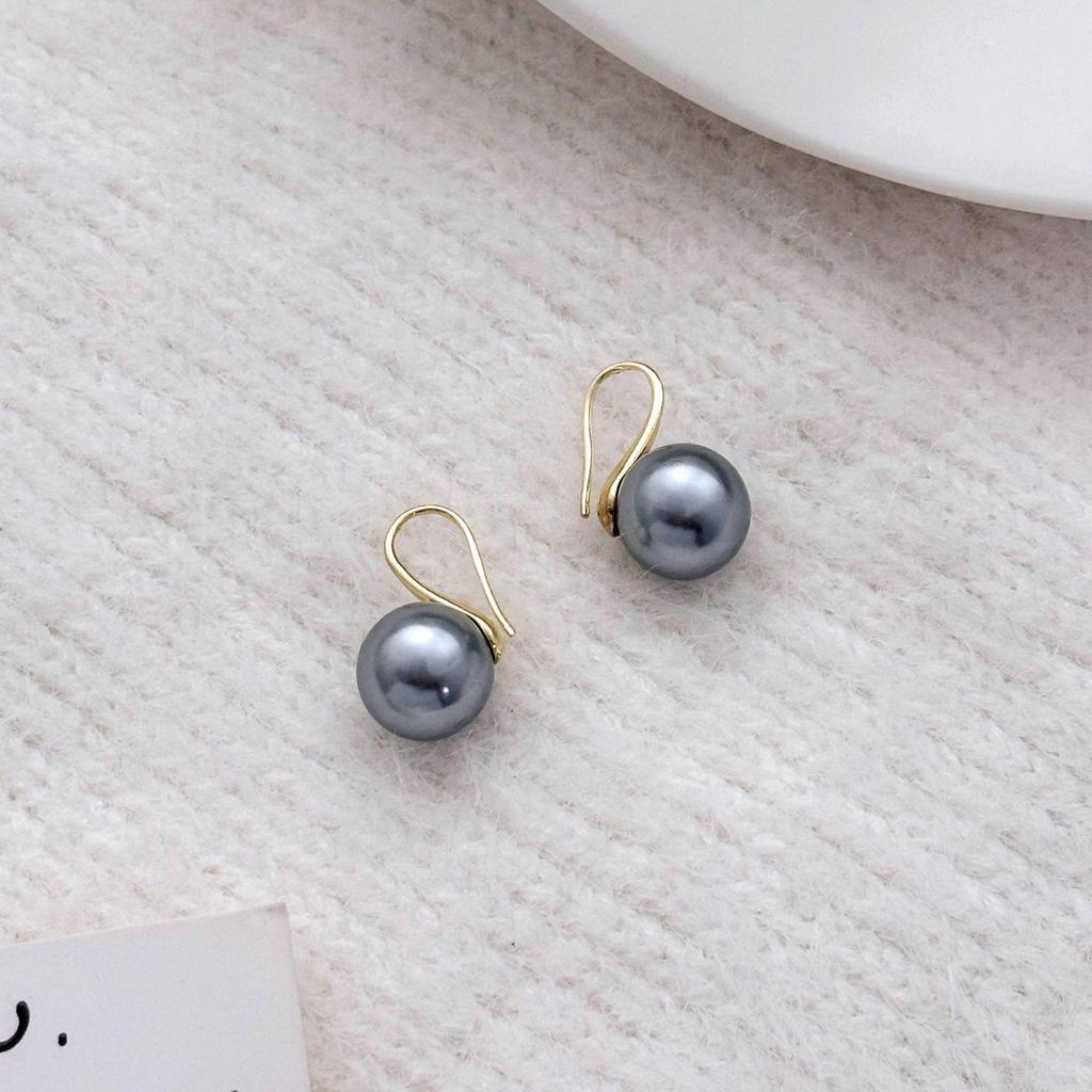 Elegant Retro Gray Pearl Earrings with Light Luxury Feel for Women