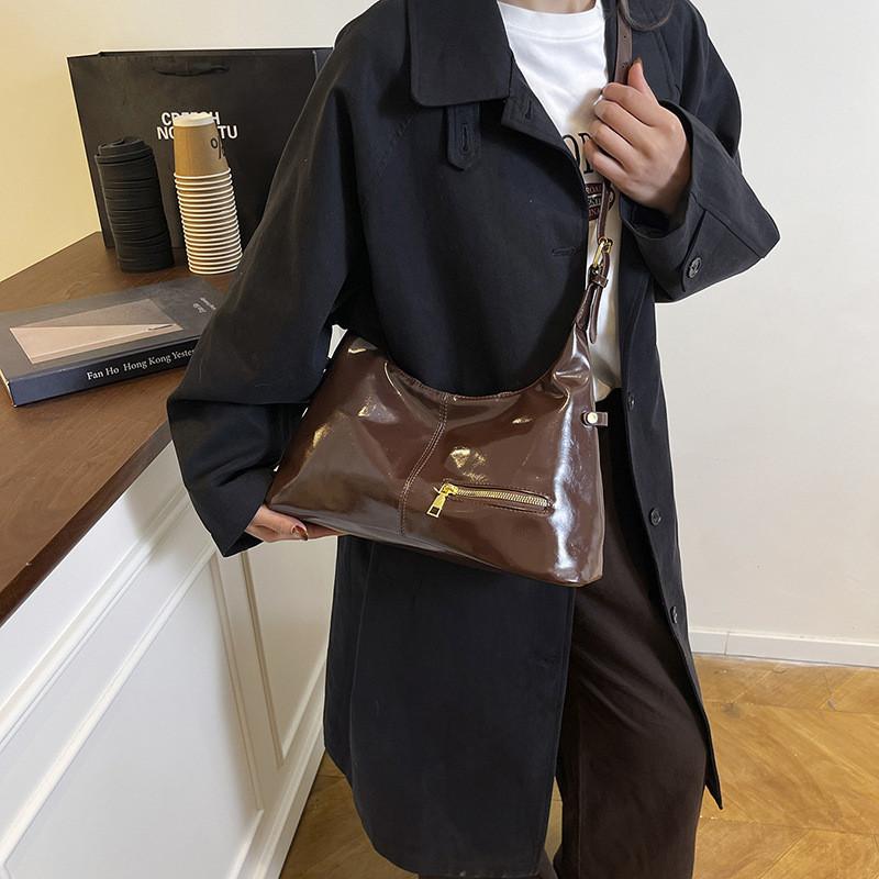 Womens Tote Bag With Pu Material For Daily Commute And Street Fashion Style
