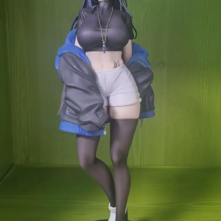 

Mask Girl Yuna Figure