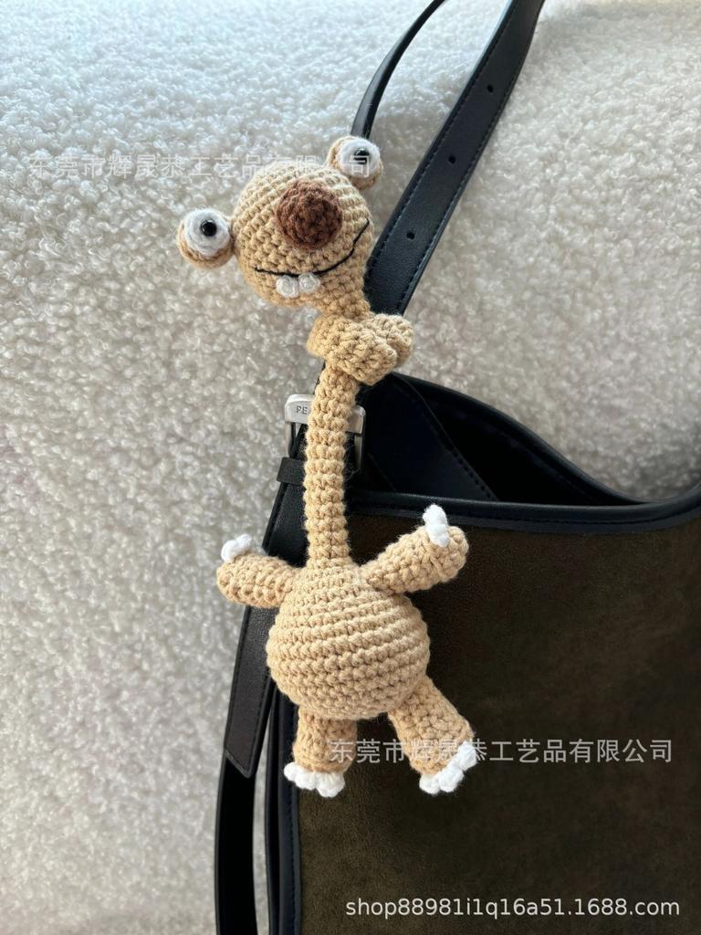 Handmade Crocheted Giraffe Bag Charm – Plush Pendant for Bags and Keys, Stylish and Fun Accessory, Adorable