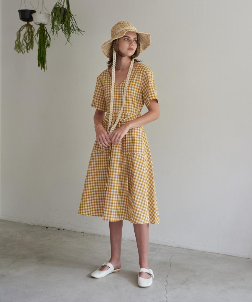 Maneseu Muh V-Neck Dress (2 Colors)